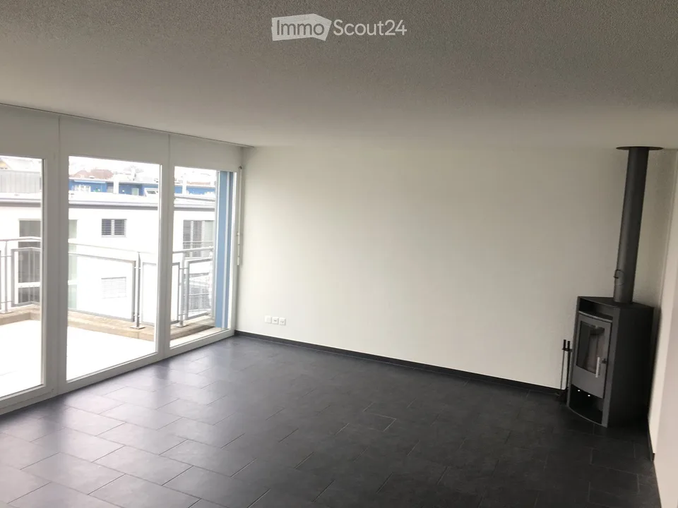 Appartement moderne 3.5 pièces en attique avec grand balcon à Jegenstorf