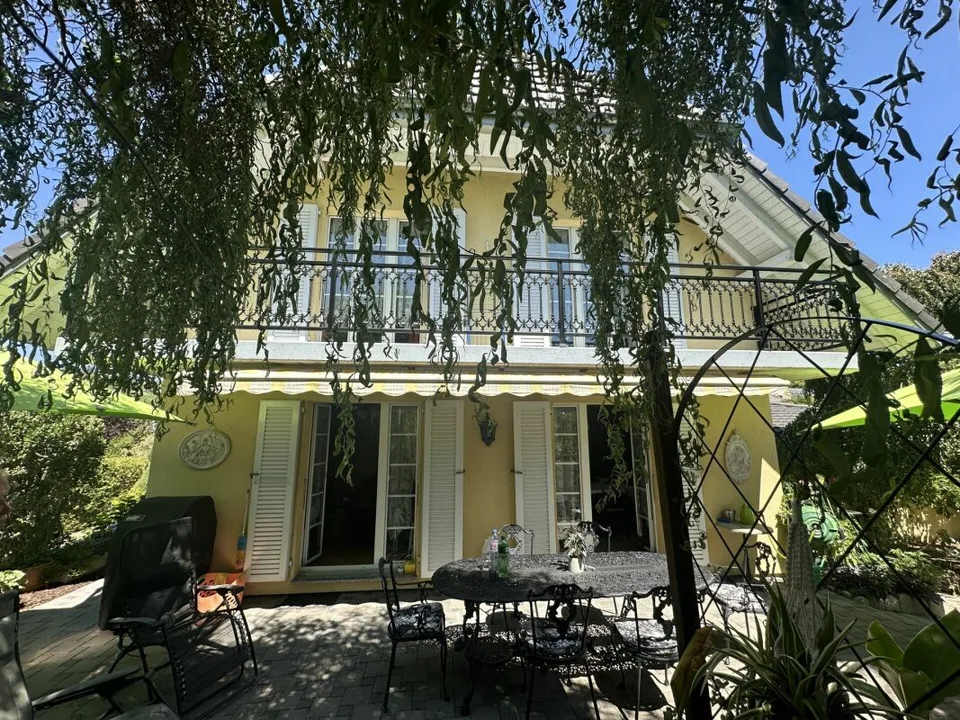 Einfamilienhaus mit 5.5 Zimmern und Garage