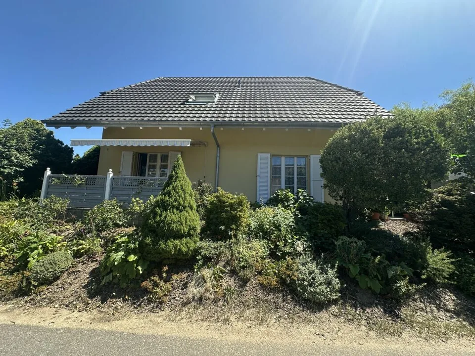 Einfamilienhaus mit 5.5 Zimmern und Garage