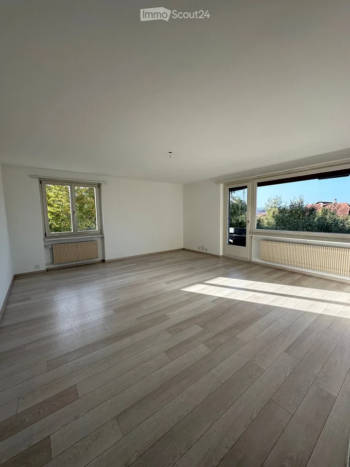 Charmante 4-Zimmer-Wohnung mit Balkon und Garage in Sumiswald