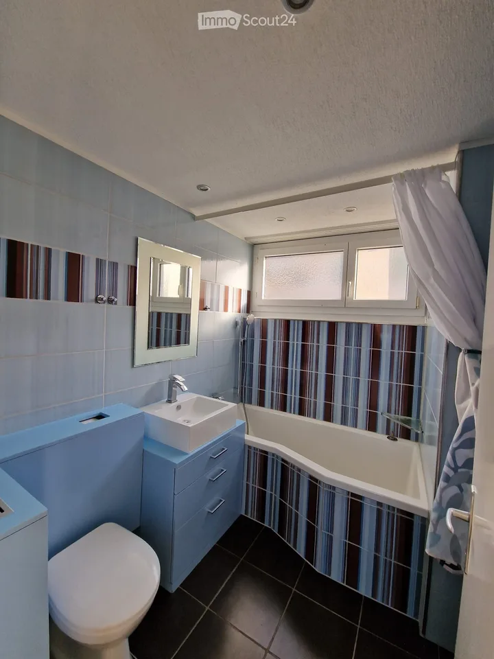Charmant appartement 4 pièces avec balcon et garage à Sumiswald