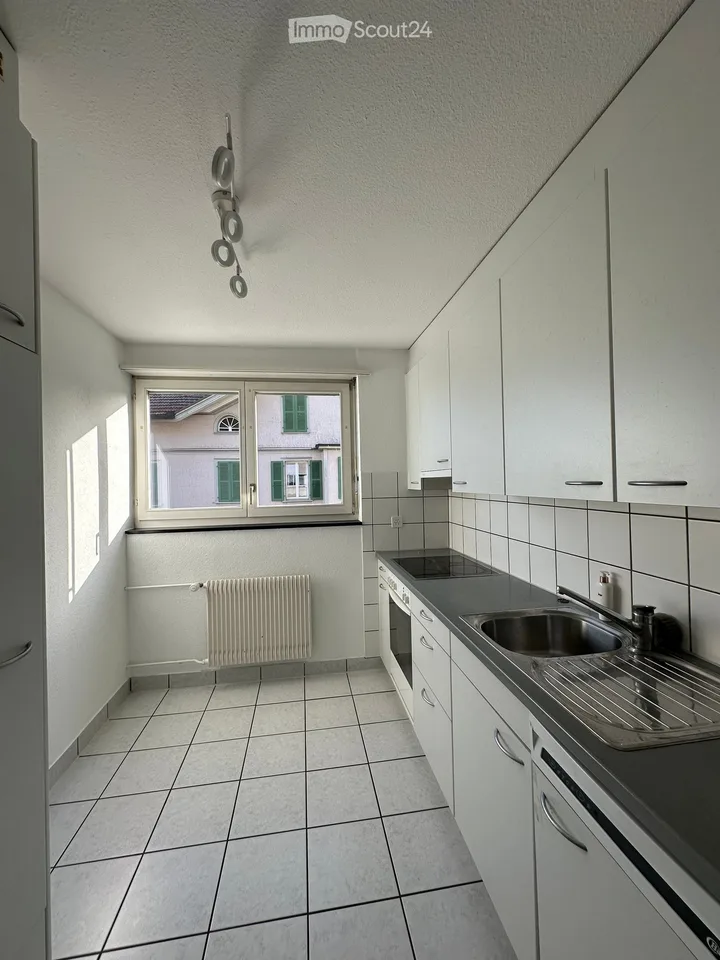 Charmant appartement 4 pièces avec balcon et garage à Sumiswald