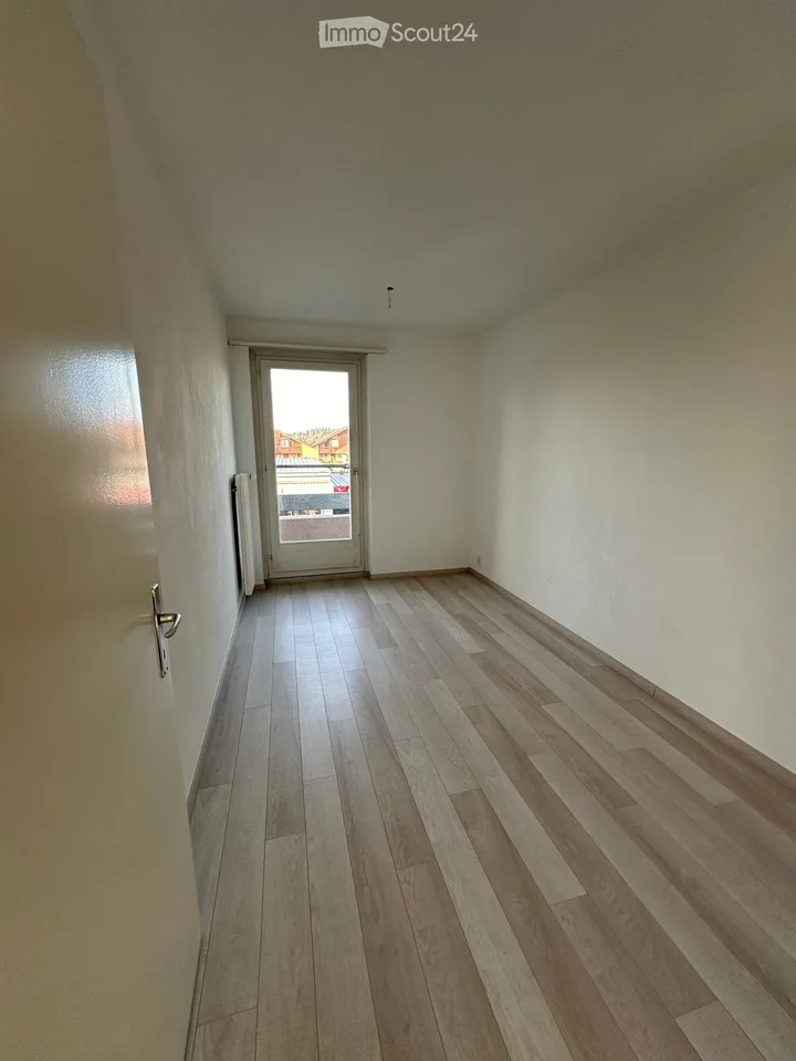 Charmant appartement 4 pièces avec balcon et garage à Sumiswald