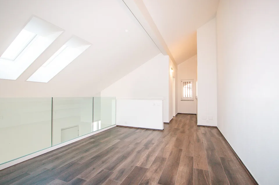Spacious & open maisonette apartment with large hobby room