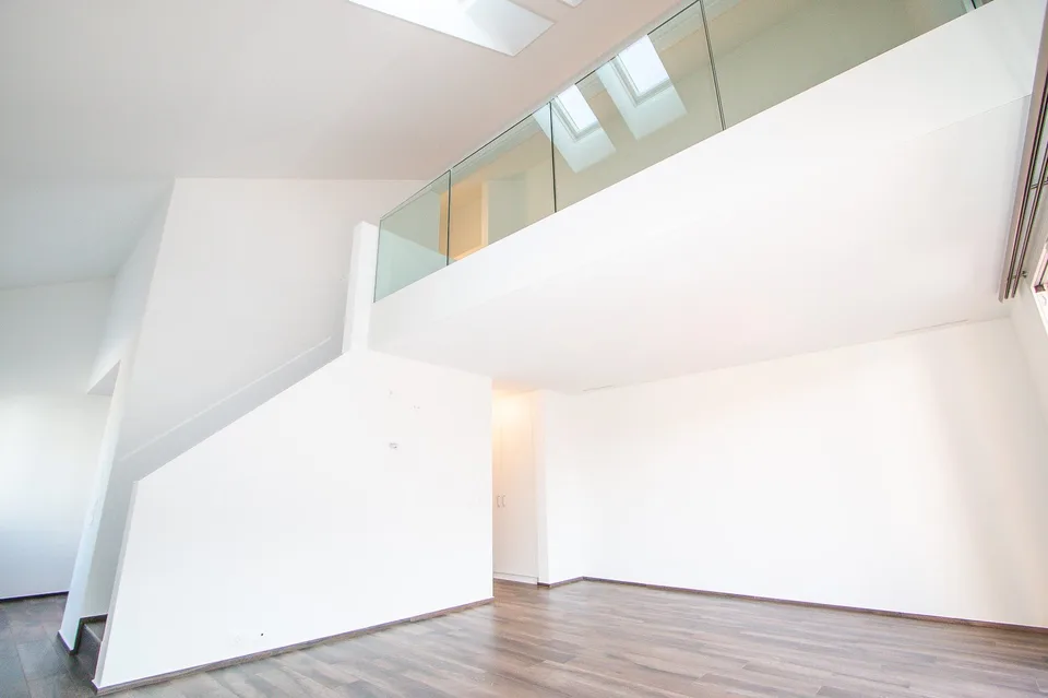 Spacious & open maisonette apartment with large hobby room