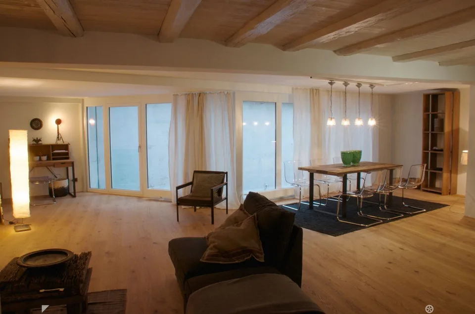 Appartement 2 pièces meublé avec style au centre de Biel
