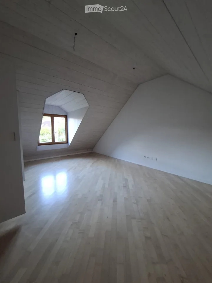 Appartement 3 pièces (triplex) avec entrée séparée et caractère de maison