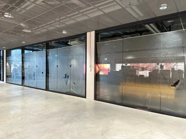 Retail space directly opposite Müller