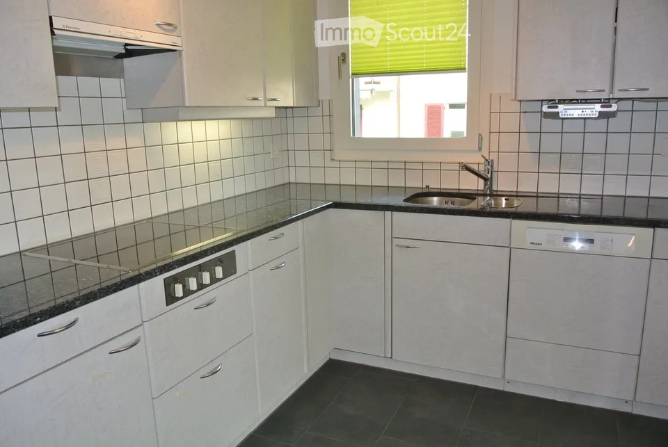 Charming Maisonette Apartment with Balcony and Parking in Kreuzlingen