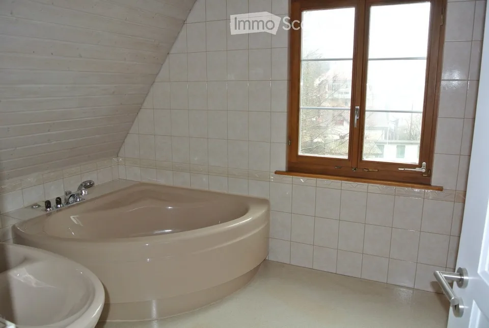 Charming Maisonette Apartment with Balcony and Parking in Kreuzlingen