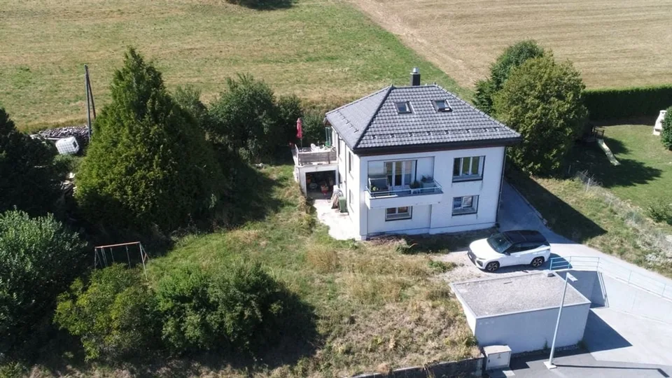 Maison individuelle lumineuse avec vue dégagée et beau potentiel