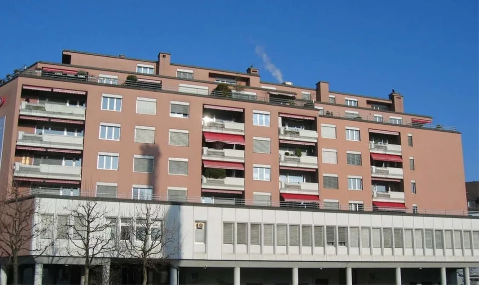 Einstellhallenplatz mitten in der Neustadt Luzerns