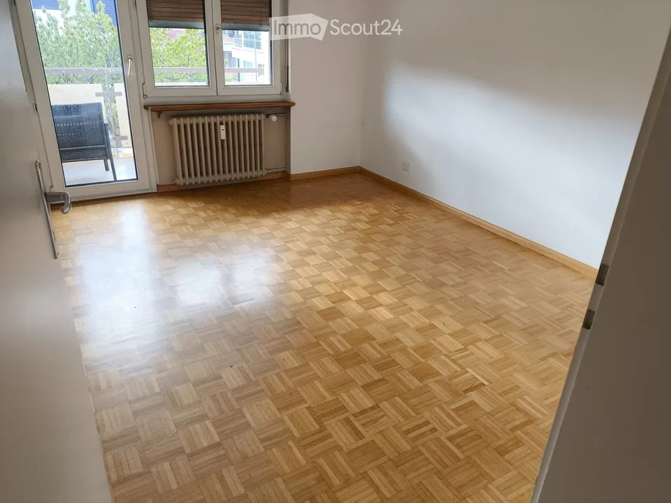 WG Zimmer in 4 Raum Wohnung zu vermieten