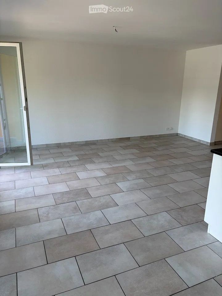 schöne ZENTRALE 4,5 Zimmer Wohnung