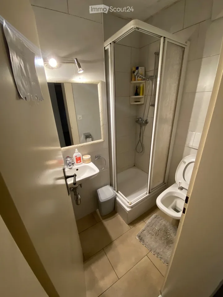 Urgent Room in shared apartment//price on request