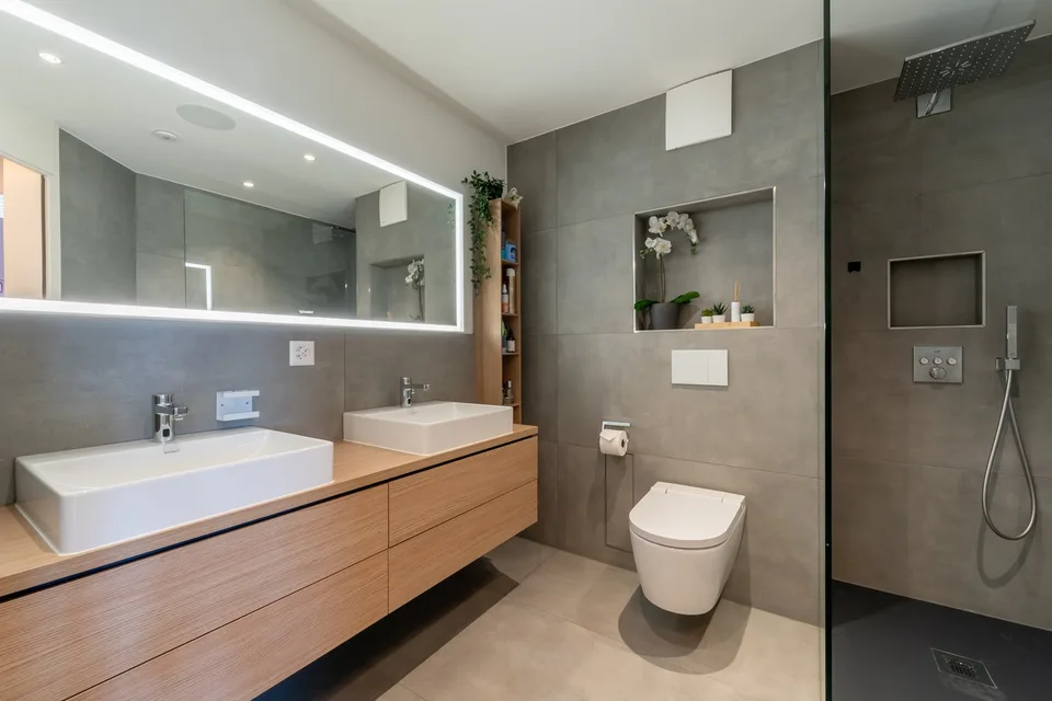 Modern living with a house character in a central location