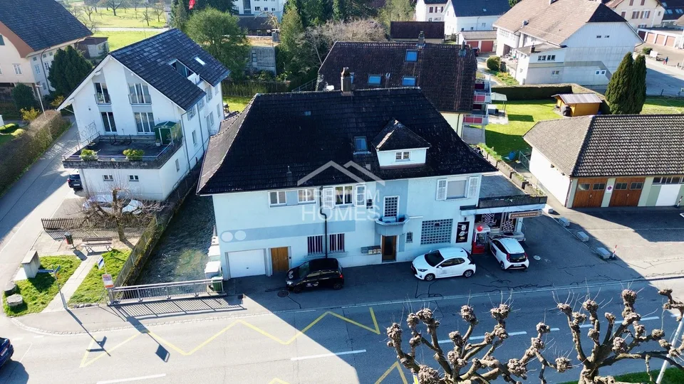 Combinaison attrayante de logement et de commerce