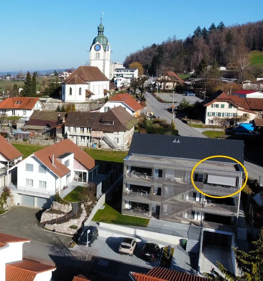 4.5-Wohnung mit zusätzlichem Dachraum inkl. Tiefgaragenparkplatz.