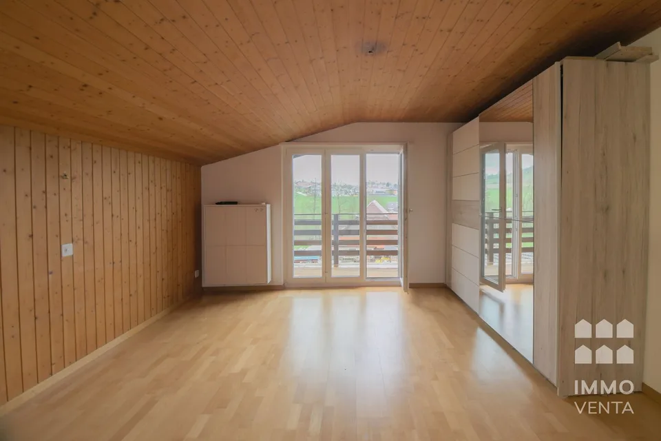 Vista paesaggistica - Appartamento di 2,5 locali in mansarda a Schnottwil