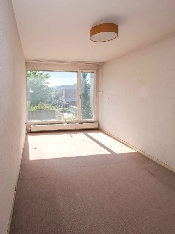 Haus mit Gemeinschaftspool in gepflegter Umgebung
