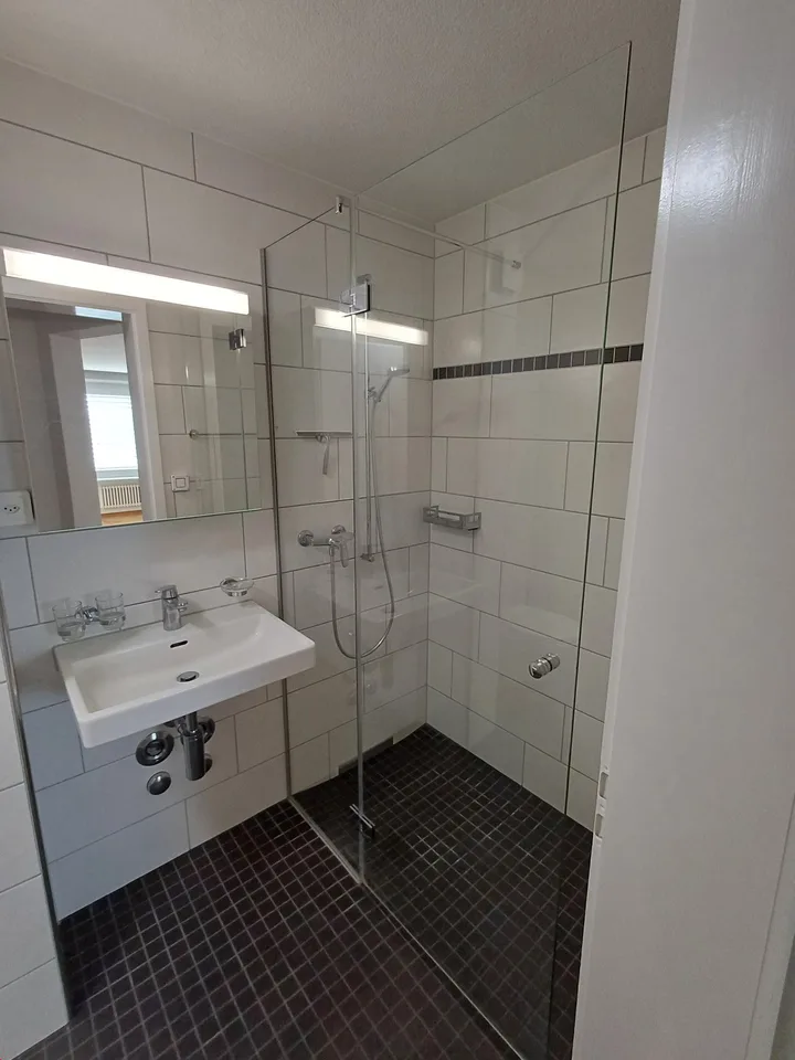 4.5-Zimmerwohnung an ruhiger und sonniger Lage mit weiter Aussicht – Foto 11 von 12
