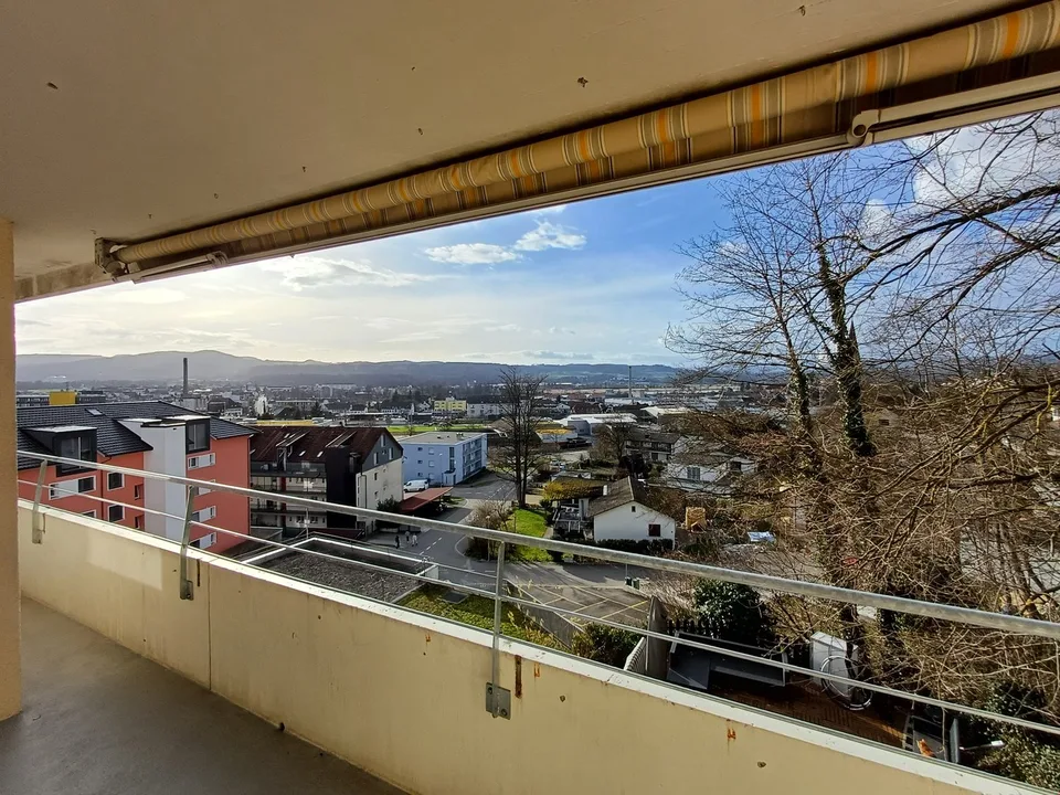4.5-Zimmerwohnung an ruhiger und sonniger Lage mit weiter Aussicht