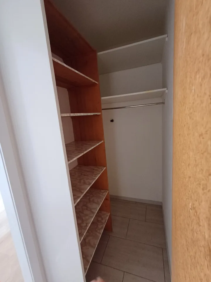 4.5-Zimmerwohnung an ruhiger und sonniger Lage mit weiter Aussicht – Foto 9 von 12