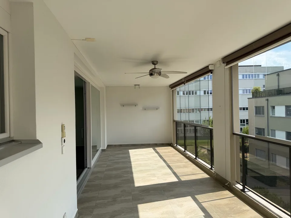 Appartamento 3.5 locali luminoso, 95 m², in posizione centrale a Steffisburg