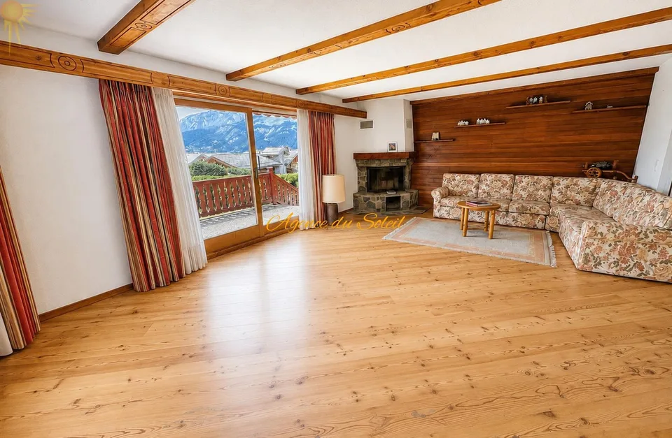 En Exclusivité ! Superbe chalet de 8.5 pièces en bordure du golf Ballesteros à Crans !