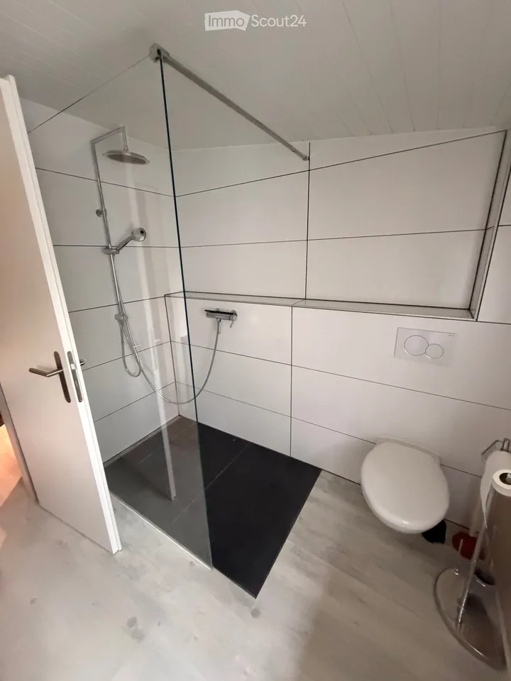 Charmantes 4.5-Zimmer-Einfamilienhaus in Zuzgen – sofort verfügbar! – Foto 7 von 16