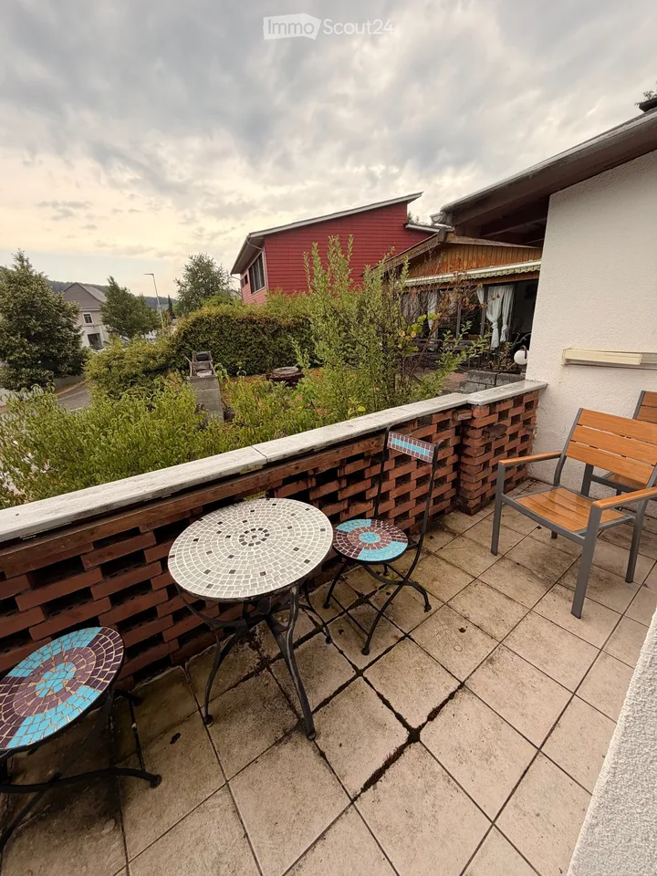 Charmantes 4.5-Zimmer-Einfamilienhaus in Zuzgen – sofort verfügbar! – Foto 14 von 16