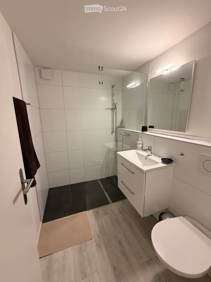 Charmantes 4.5-Zimmer-Einfamilienhaus in Zuzgen – sofort verfügbar!