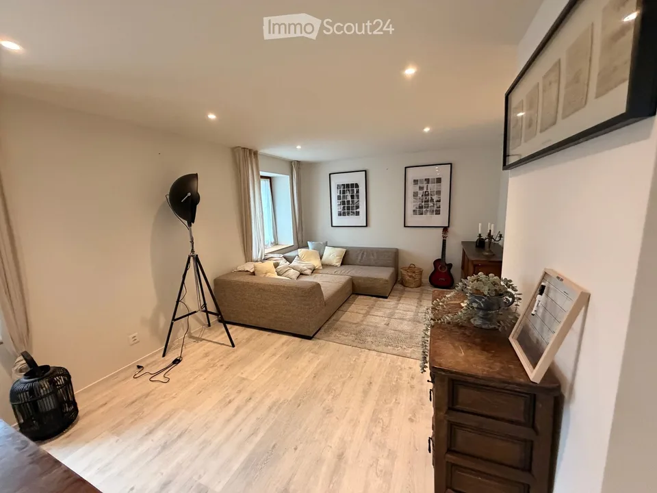 Charmantes 4.5-Zimmer-Einfamilienhaus in Zuzgen – sofort verfügbar! – Foto 10 von 16