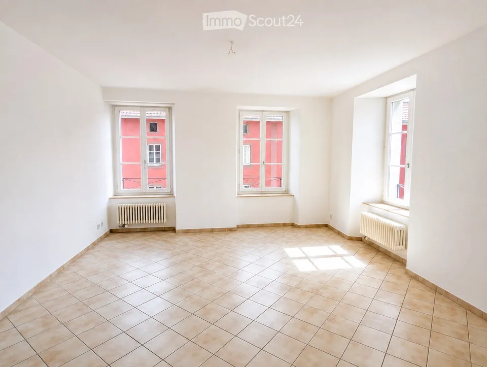Schönes 3-Zimmer-Apartment mit viel Licht im Zentrum von Le Locle