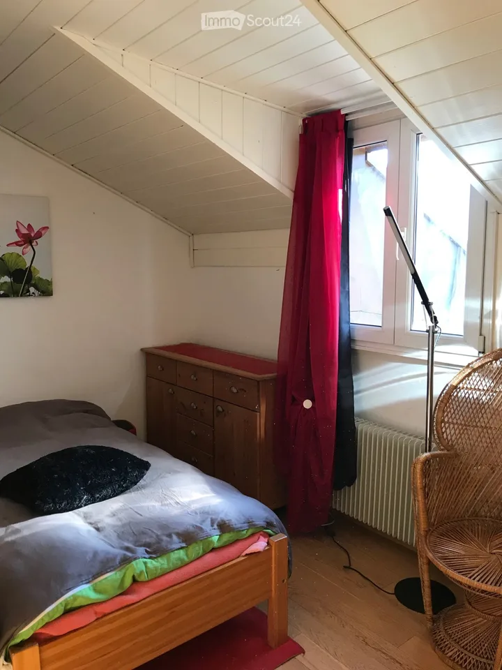 SION, chambre indépendante meublée, 100m de la vieille ville