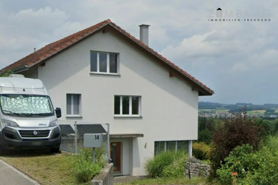 Einfamilienhaus mit Aussicht, grosszügig und mit grosser Garage