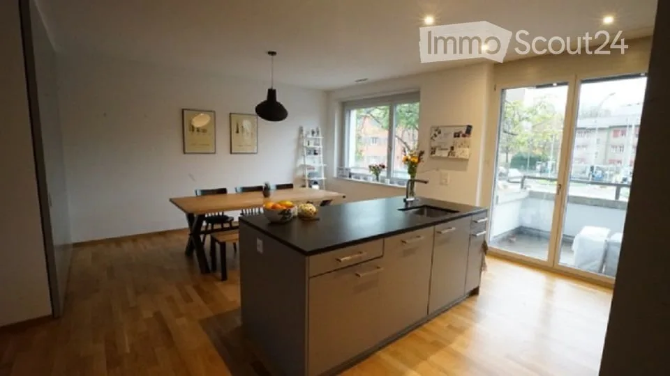 Renovated 2.5-room apartment with balcony in the heart of Zurich-Wiedikon