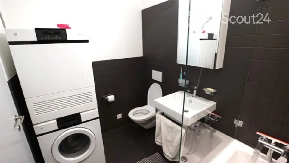 Renovated 2.5-room apartment with balcony in the heart of Zurich-Wiedikon