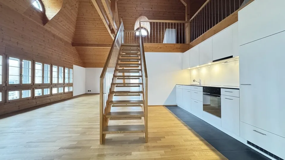 Spacious 2.5-room loft apartment with gallery floor