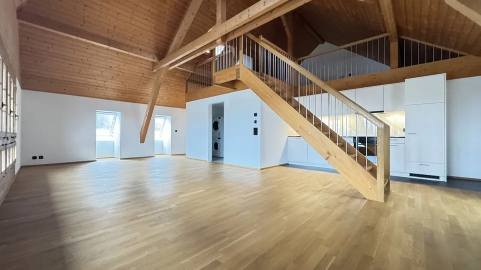 Spacious 2.5-room loft apartment with gallery floor