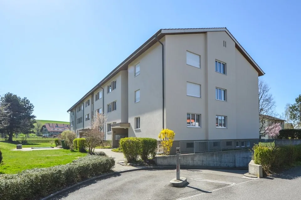 EINSTELLPLATZ IN SCHLIERN ZU VERMIETEN