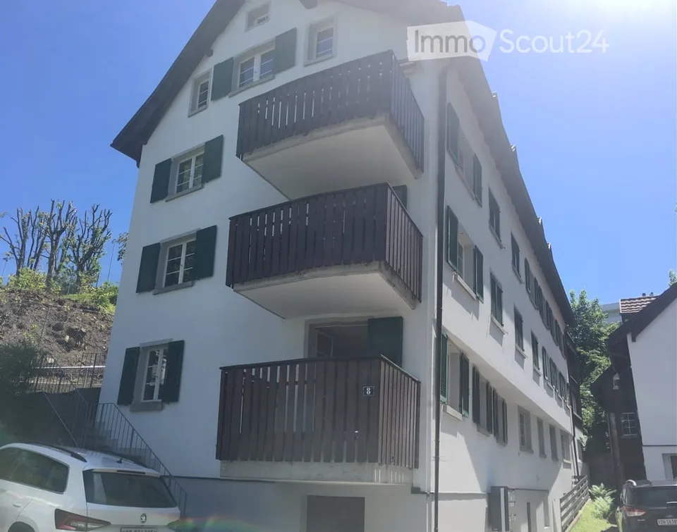 Helle, komplett renovierte Dachwohnung an ruhiger und zentraler Lage in Horgen