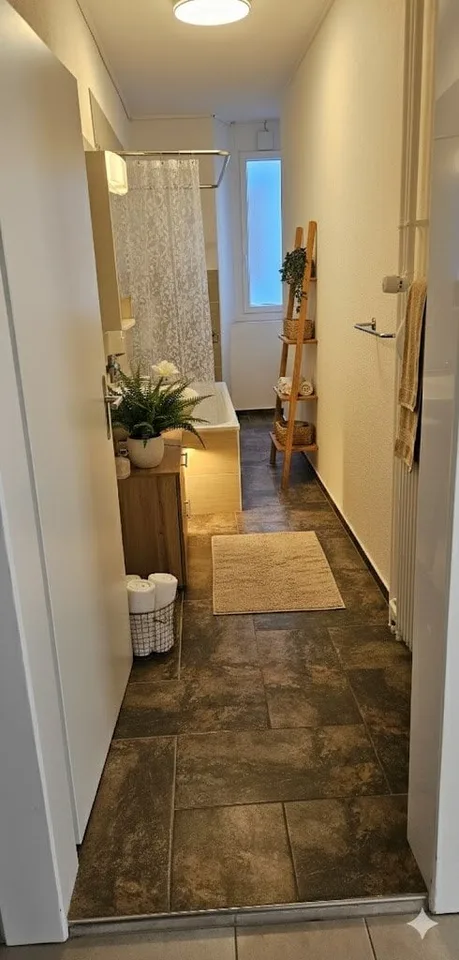 EXCEPTIONAL LARGE 4-ROOM APARTMENT