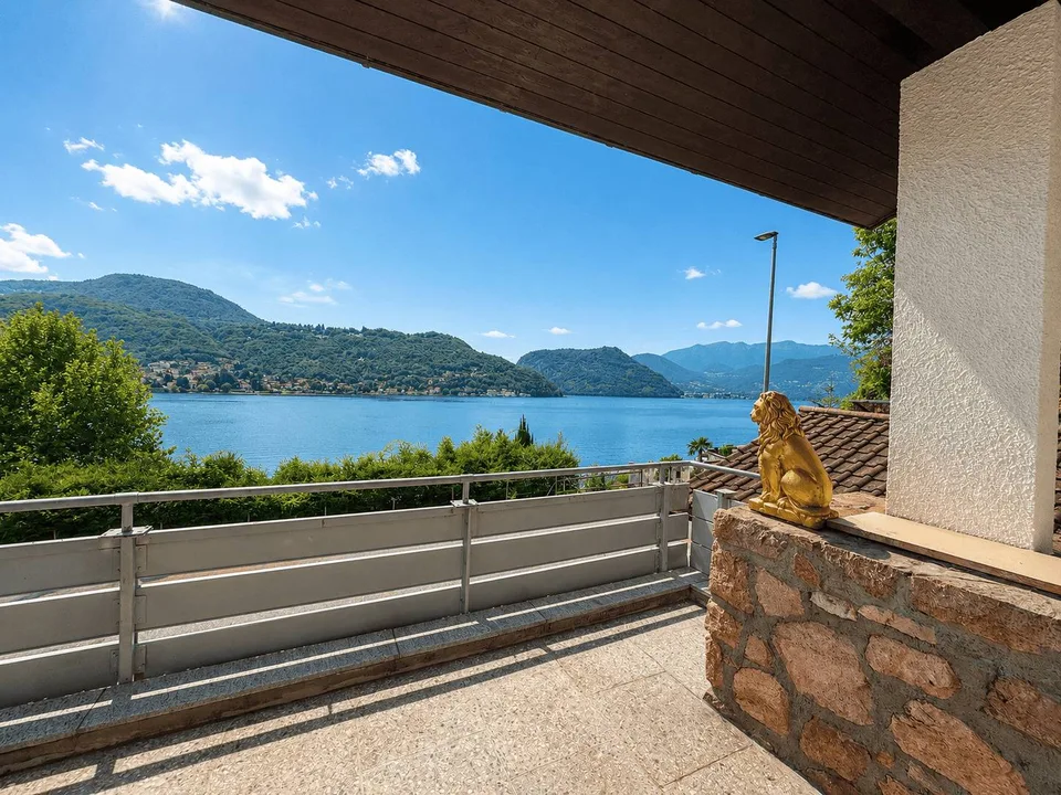 Esclusiva casa vista lago tra Morcote e Figino