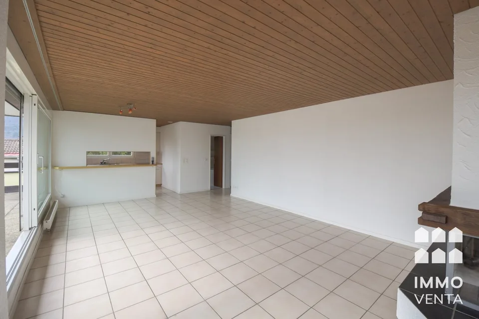Helle Attika-Wohnung mit Terrasse und Aussicht in Ipsach