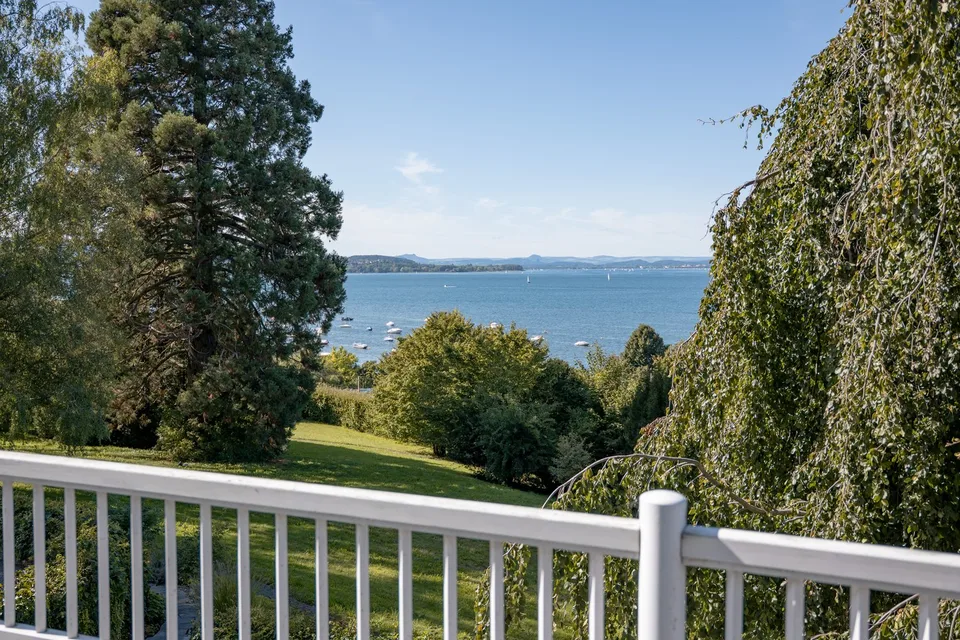 Villa esclusiva sul lago di Costanza con proprietà sul lago a Mannenbach