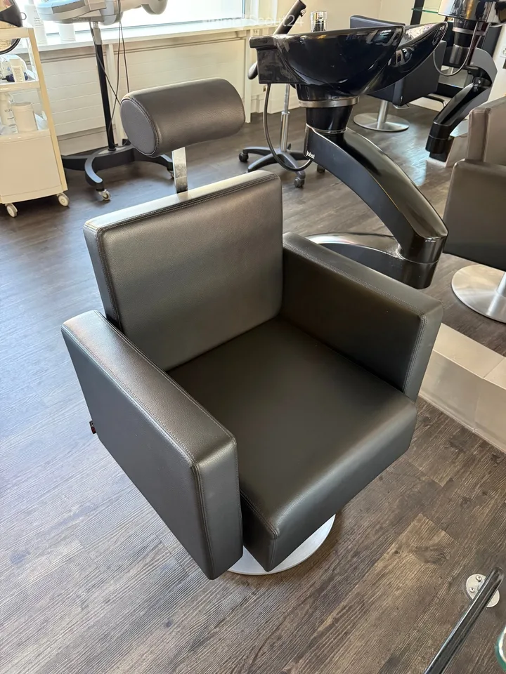 Moderner Friseursalon zur Miete im Herzen von Murten – sofort verfügbar!