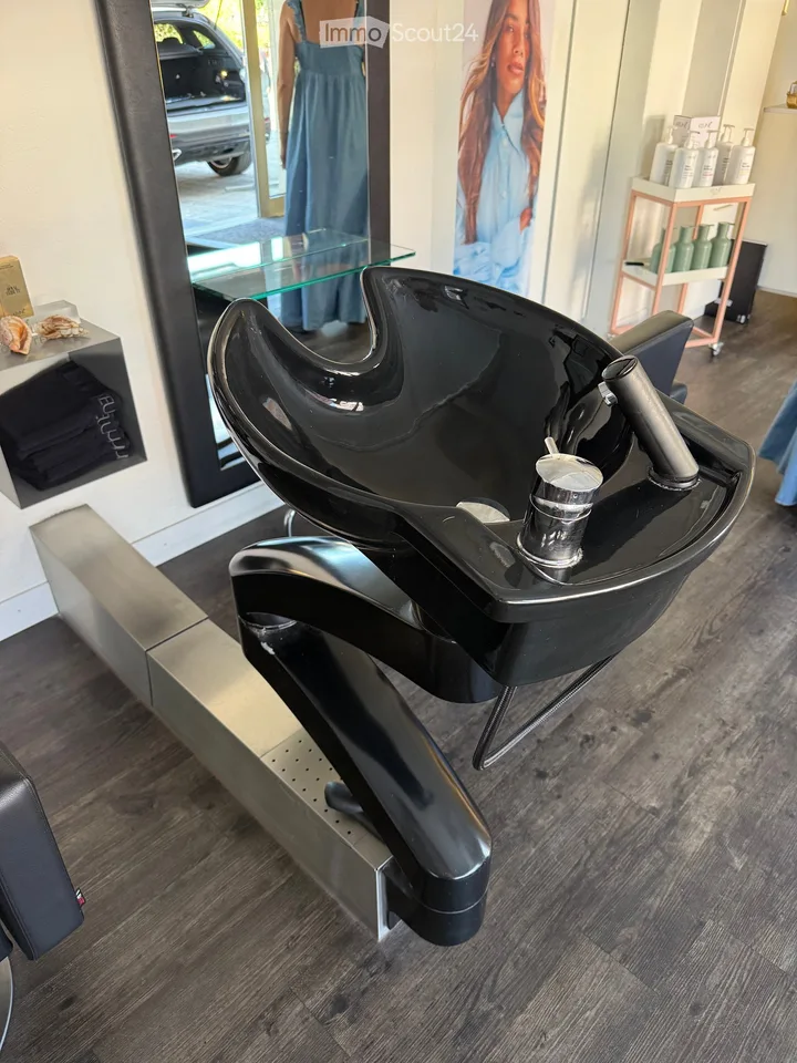 Modern hair salon for rent in the heart of Murten – available immediately!