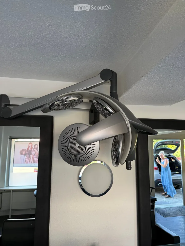 Modern hair salon for rent in the heart of Murten – available immediately!