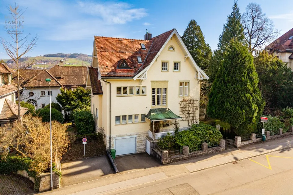 Representative Art Nouveau villa (with 4 apartments) in a privileged location on Rosenberg